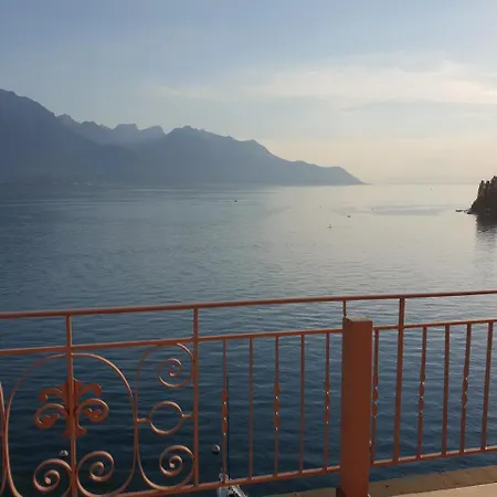 Lake View - The Freddie Mercury * モントルー